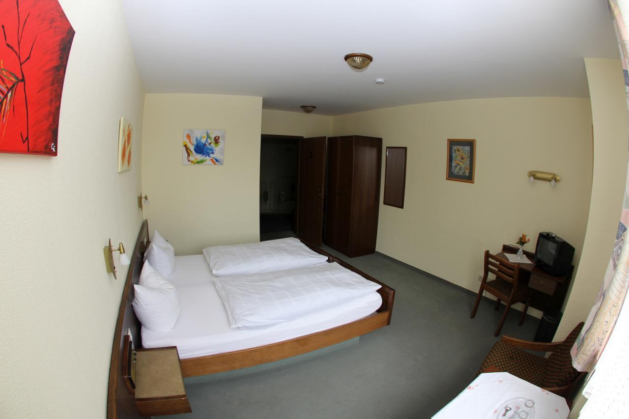 Zum Lowen Hotel Вайтерштадт Экстерьер фото